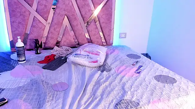 babyvale_ (Ask my age) - Jumping on the pillow🍭