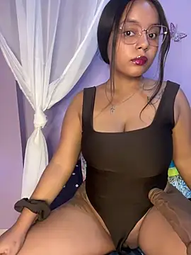 Webcam Model (AnnePrince-)  is live.Free join now!