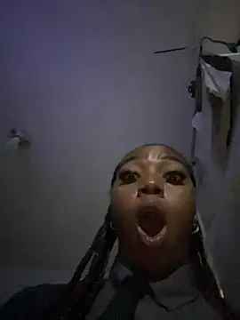 Webcam Model (CiaraEbony)  is live.Free join now!