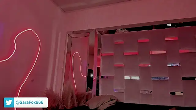 Sara_Foxx1 webcam