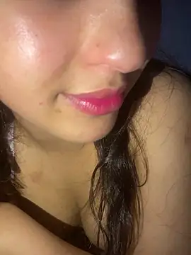 Webcam Model (Nour-Lina) is live