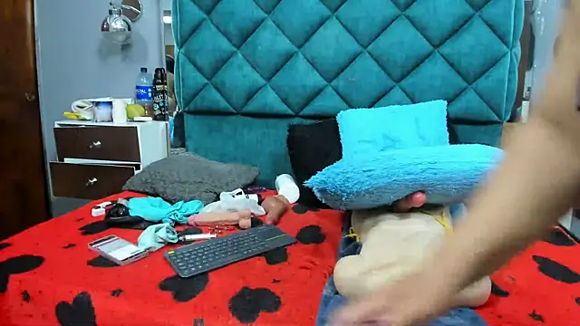 PENELOPELEWISs webcam
