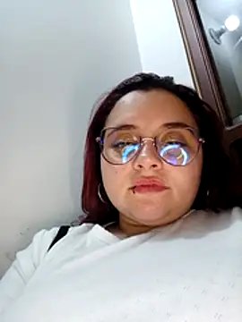 CURVY-HORNY webcam