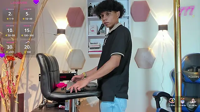 _taylor_black webcam