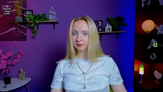 mila_glow1 webcam