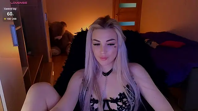 MilanaOmg webcam