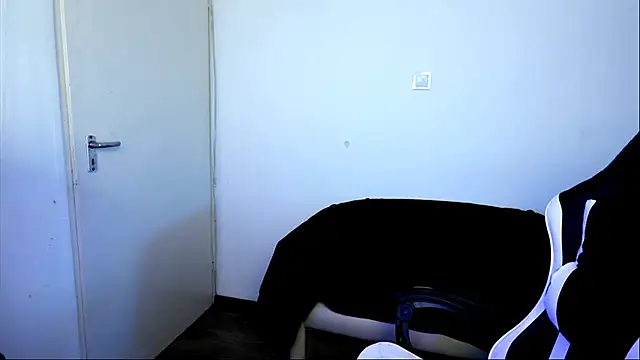 ShyHotNerd webcam