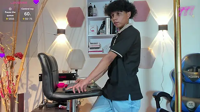 _taylor_black webcam