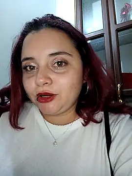 CURVY-HORNY webcam