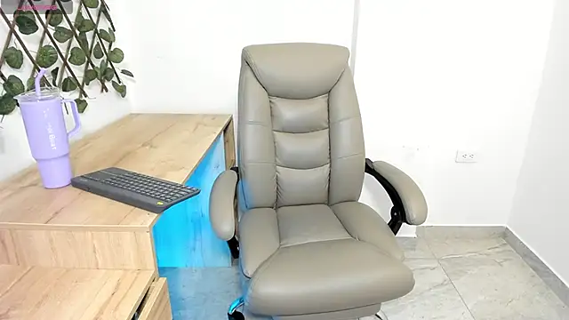 Madeleine__w webcam