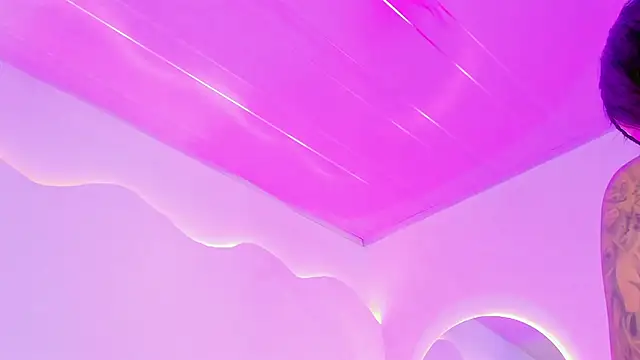MiaMalcova__ webcam
