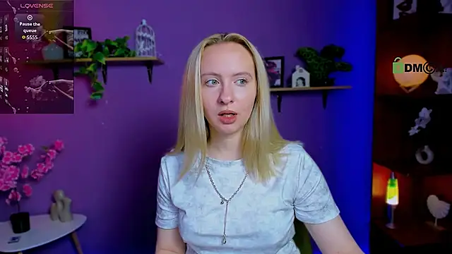 mila_glow1 webcam