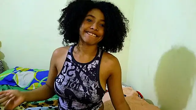 Larita_curly webcam