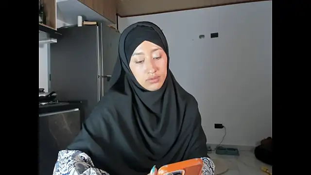 adila_anich webcam