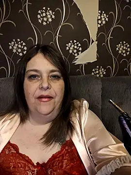 HousewifeMilf_Courtney webcam