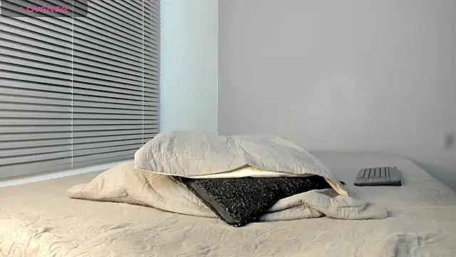 Latin_boy_surprisee webcam