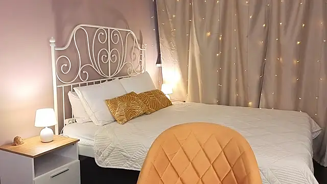 Shy_Polly webcam