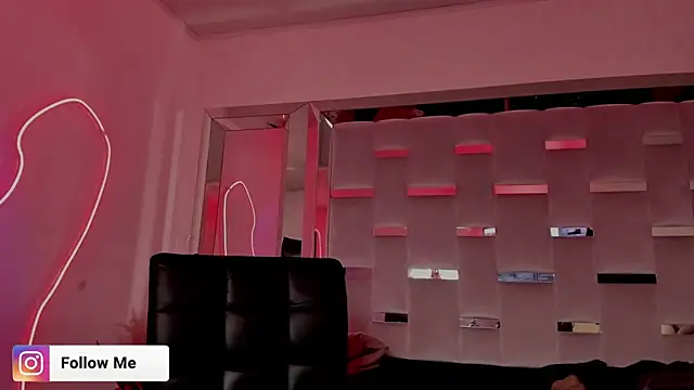 Sara_Foxx1 webcam