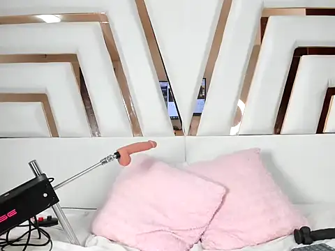 MiaKleinX webcam