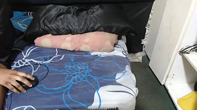 SweetHotBabby18 webcam