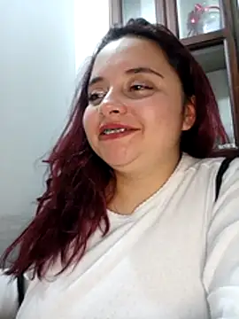 CURVY-HORNY webcam
