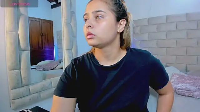MikaelaStone webcam