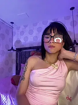 Alahia_pink_ webcam