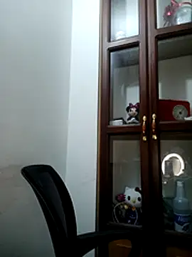 CURVY-HORNY webcam