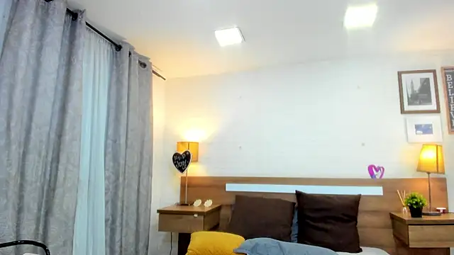 JenniferAuriston webcam