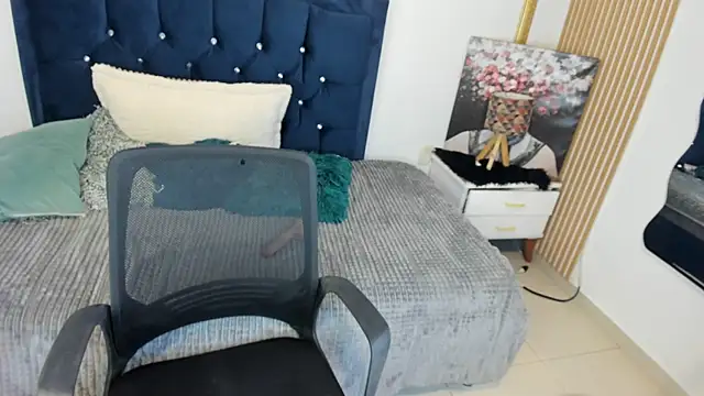 Inaya_Khalifa webcam