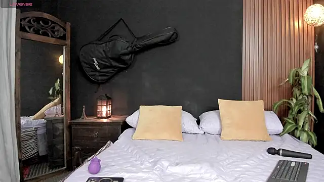 luna_sunflower__ webcam