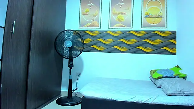 Leon_Hotx webcam