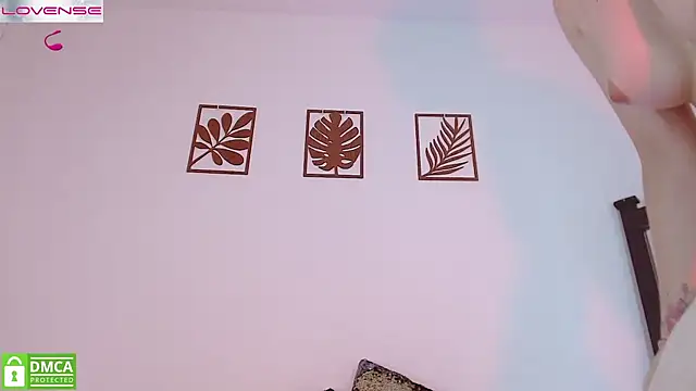 LauryMoons webcam
