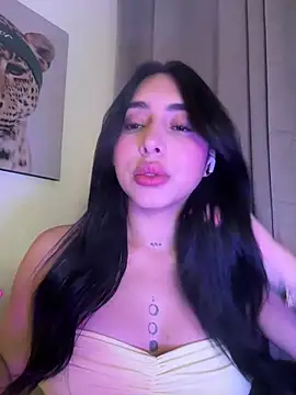 Webcam Model (IsabellaNoir_)  is live.Free join now!