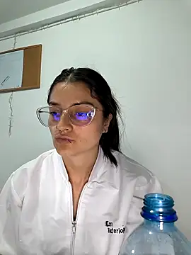 Coralinne__ webcam