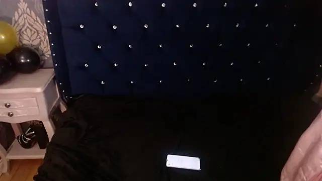 AnnyFoxx webcam