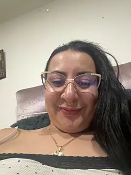 abril_luv (F young) - Remove the bra