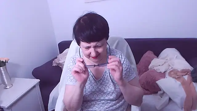 christarose (F mature) - dance monkey,naked