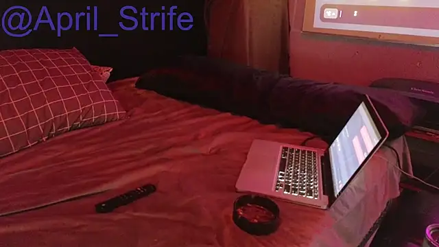 april_show_her webcam