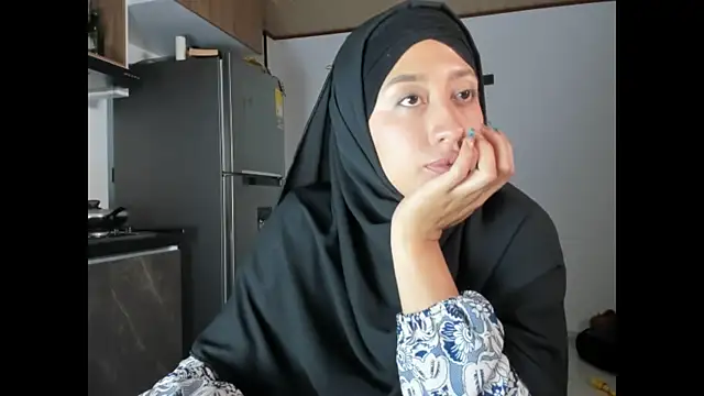 adila_anich webcam