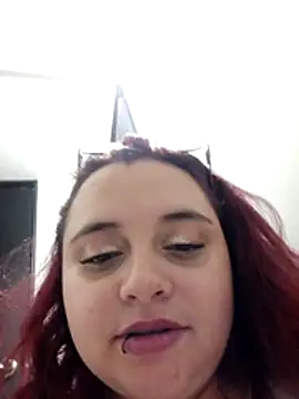 curvy-horny (F young) - fingers in my pussy