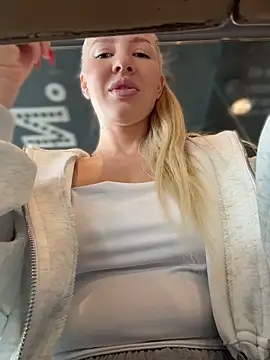 newlale (G young) - Show boobs + video for last tip