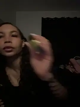 nikkiloveee webcam