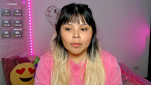 EllieMoonX webcam