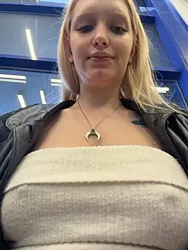  Mila_NoRules chat room