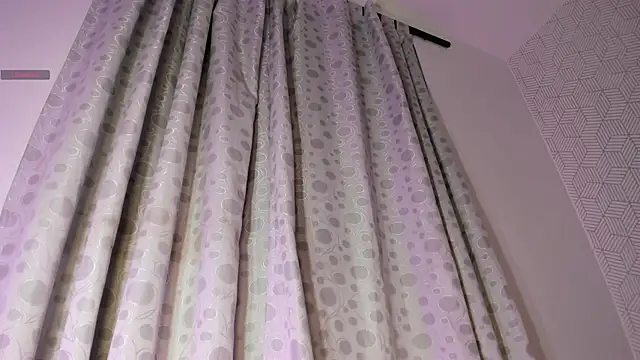 Selena_fox7 webcam