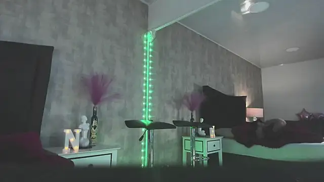 NahomyCarther webcam