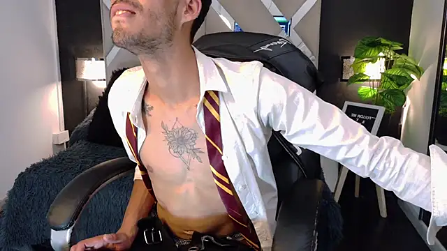 Aziel_Jenner webcam