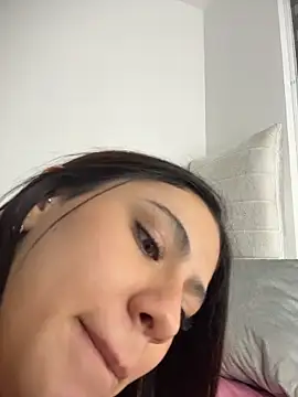 Webcam Model (EmilyCxx) is live