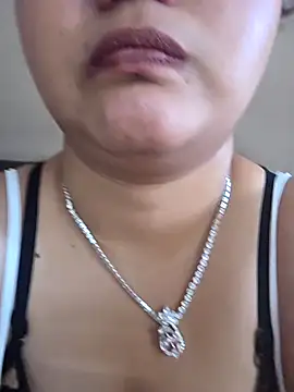 Riya_Stream01 webcam